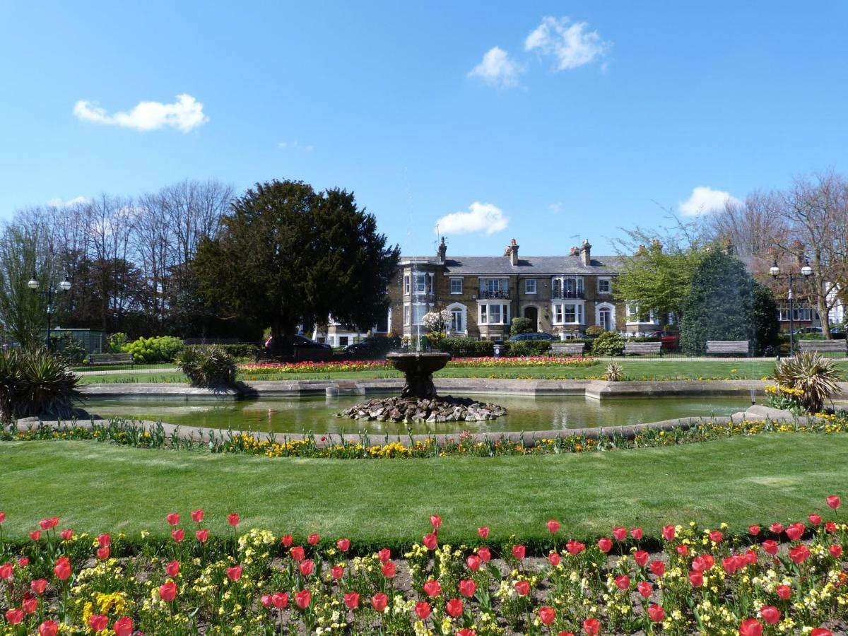 Southend Central Hotel - Close To Beach, City Centre, Train Station & Southend Airport Buitenkant foto